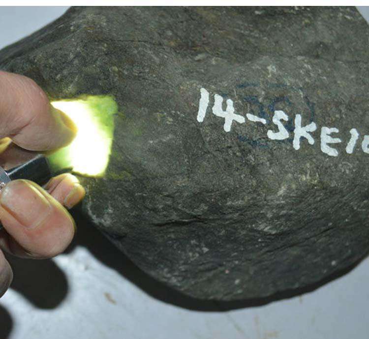 包含潮安冰种翡翠原石的词条-第1张图片-翡翠网 包含潮安冰种翡翠原石的词条-第1张图片-翡翠网