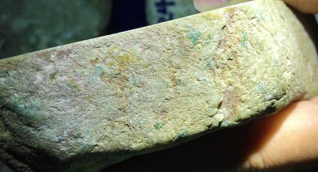 翡翠原石石皮,木那场口翡翠原石皮壳砂发特征-第3张图片-翡翠网 翡翠原石石皮,木那场口翡翠原石皮壳砂发特征-第3张图片-翡翠网