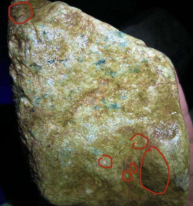 翡翠原石石皮,木那场口翡翠原石皮壳砂发特征-第4张图片-翡翠网 翡翠原石石皮,木那场口翡翠原石皮壳砂发特征-第4张图片-翡翠网