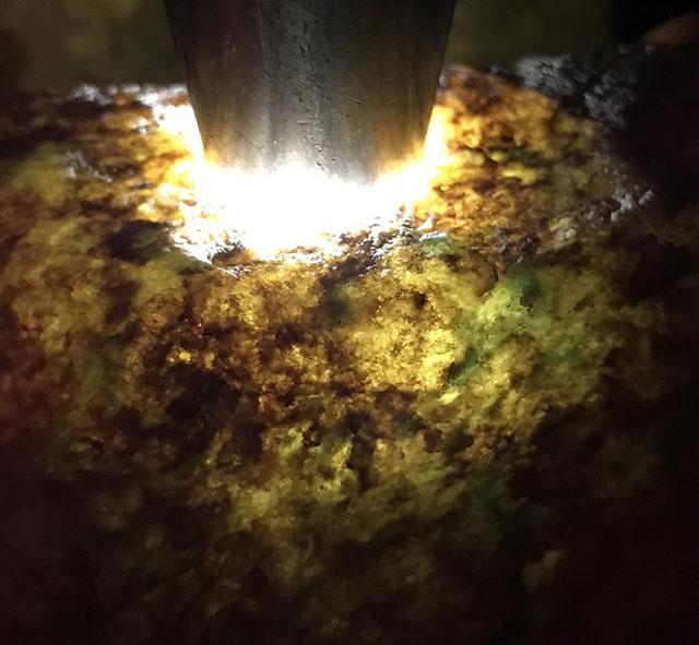 翡翠原石石皮,木那场口翡翠原石皮壳砂发特征-第5张图片-翡翠网 翡翠原石石皮,木那场口翡翠原石皮壳砂发特征-第5张图片-翡翠网