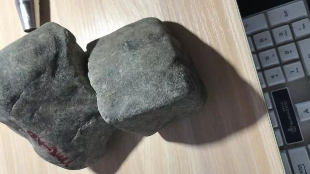 翡翠色料原石,种水料翡翠原石价格-第1张图片-翡翠网 翡翠色料原石,种水料翡翠原石价格-第1张图片-翡翠网