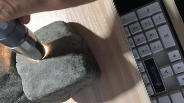 翡翠色料原石,种水料翡翠原石价格-第3张图片-翡翠网 翡翠色料原石,种水料翡翠原石价格-第3张图片-翡翠网