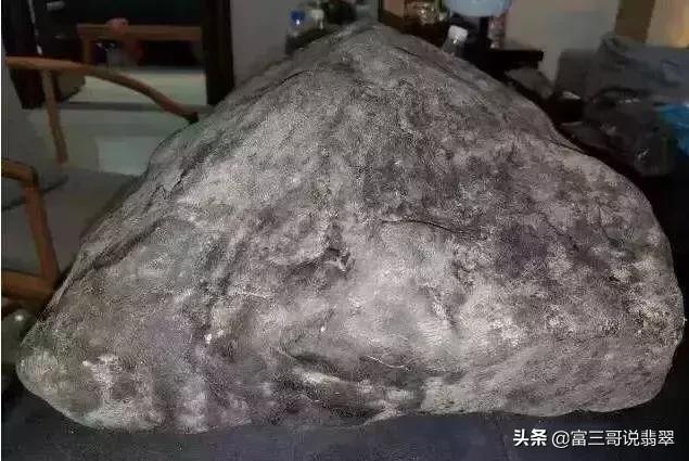 玉镯的总质量越重越好吗,翡翠手镯好的重不重-第1张图片-翡翠网 玉镯的总质量越重越好吗,翡翠手镯好的重不重-第1张图片-翡翠网