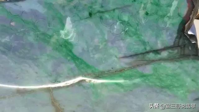 玉镯的总质量越重越好吗,翡翠手镯好的重不重-第5张图片-翡翠网 玉镯的总质量越重越好吗,翡翠手镯好的重不重-第5张图片-翡翠网