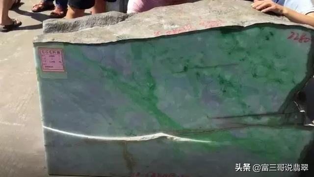 玉镯的总质量越重越好吗,翡翠手镯好的重不重-第7张图片-翡翠网 玉镯的总质量越重越好吗,翡翠手镯好的重不重-第7张图片-翡翠网