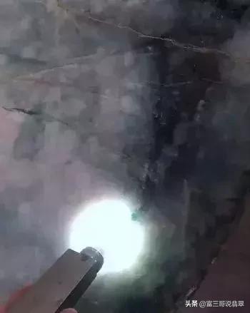 玉镯的总质量越重越好吗,翡翠手镯好的重不重-第10张图片-翡翠网 玉镯的总质量越重越好吗,翡翠手镯好的重不重-第10张图片-翡翠网