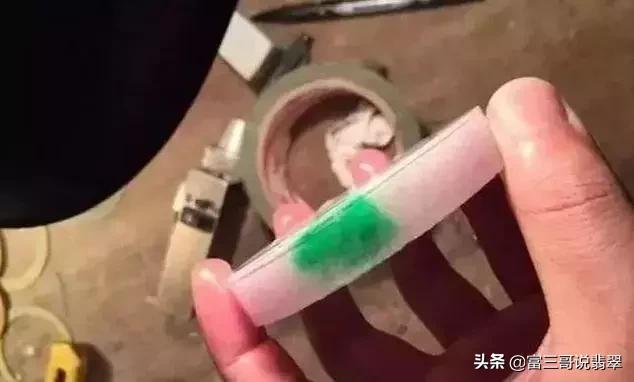 玉镯的总质量越重越好吗,翡翠手镯好的重不重-第13张图片-翡翠网 玉镯的总质量越重越好吗,翡翠手镯好的重不重-第13张图片-翡翠网