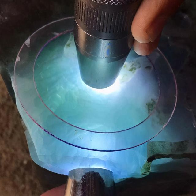 淘到莫湾基翡翠原石,翡翠原石图片-第5张图片-翡翠网 淘到莫湾基翡翠原石,翡翠原石图片-第5张图片-翡翠网