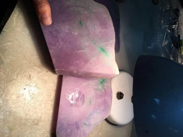 糯种翡翠挂件多少钱春带彩翡翠挂件的价格-第2张图片-翡翠网 糯种翡翠挂件多少钱春带彩翡翠挂件的价格-第2张图片-翡翠网