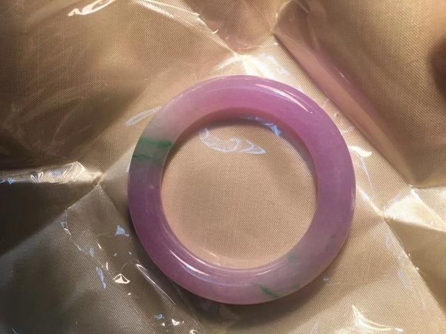 糯种翡翠挂件多少钱春带彩翡翠挂件的价格-第5张图片-翡翠网 糯种翡翠挂件多少钱春带彩翡翠挂件的价格-第5张图片-翡翠网