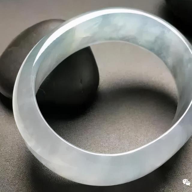 翡翠手镯的纹理有哪些,翡翠手镯有哪些品牌-第4张图片-翡翠网 翡翠手镯的纹理有哪些,翡翠手镯有哪些品牌-第4张图片-翡翠网