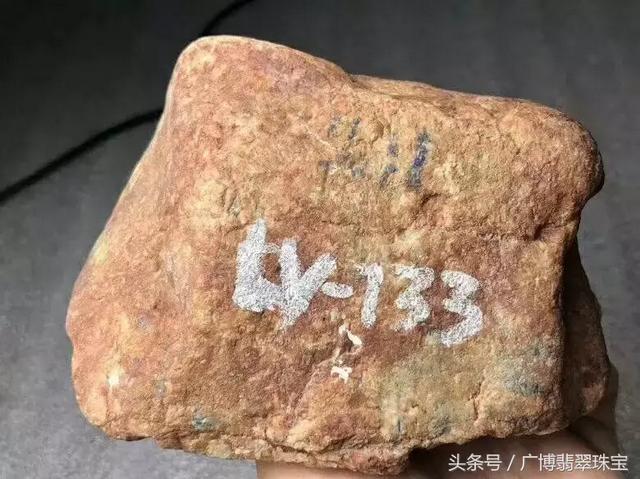 老象皮翡翠原石没表现麻母湾杨梅皮翡翠原石-第1张图片-翡翠网 老象皮翡翠原石没表现麻母湾杨梅皮翡翠原石-第1张图片-翡翠网