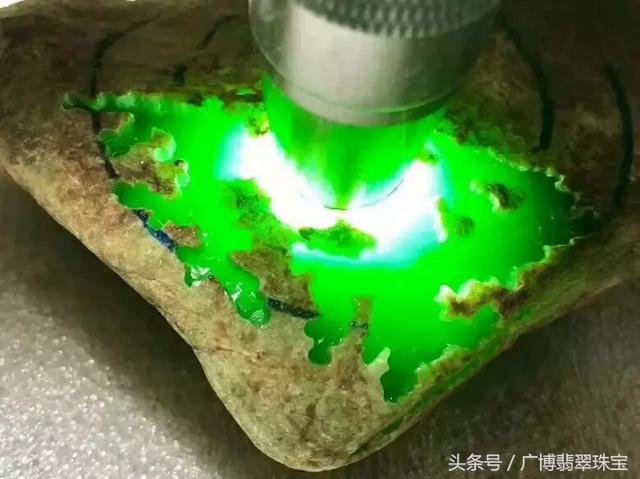 老象皮翡翠原石没表现麻母湾杨梅皮翡翠原石-第5张图片-翡翠网 老象皮翡翠原石没表现麻母湾杨梅皮翡翠原石-第5张图片-翡翠网