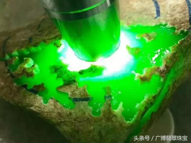 老象皮翡翠原石没表现麻母湾杨梅皮翡翠原石-第7张图片-翡翠网 老象皮翡翠原石没表现麻母湾杨梅皮翡翠原石-第7张图片-翡翠网