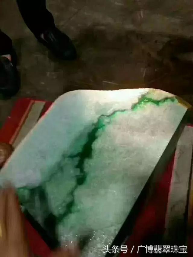 老象皮翡翠原石没表现麻母湾杨梅皮翡翠原石-第13张图片-翡翠网 老象皮翡翠原石没表现麻母湾杨梅皮翡翠原石-第13张图片-翡翠网