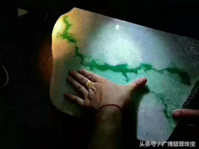 老象皮翡翠原石没表现麻母湾杨梅皮翡翠原石-第14张图片-翡翠网 老象皮翡翠原石没表现麻母湾杨梅皮翡翠原石-第14张图片-翡翠网