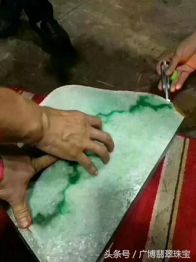 老象皮翡翠原石没表现麻母湾杨梅皮翡翠原石-第15张图片-翡翠网 老象皮翡翠原石没表现麻母湾杨梅皮翡翠原石-第15张图片-翡翠网