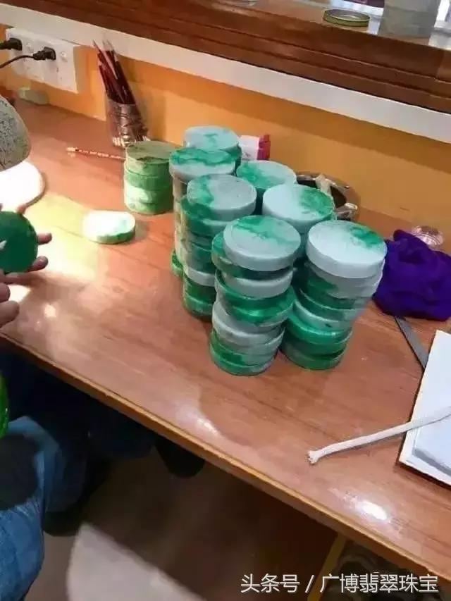 老象皮翡翠原石没表现麻母湾杨梅皮翡翠原石-第17张图片-翡翠网 老象皮翡翠原石没表现麻母湾杨梅皮翡翠原石-第17张图片-翡翠网