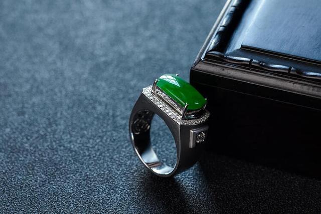 男款翡翠戒指镶嵌图片价格,翡翠戒指款式图-第2张图片-翡翠网 男款翡翠戒指镶嵌图片价格,翡翠戒指款式图-第2张图片-翡翠网