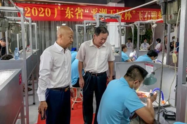 刻翡翠知识竞赛主持,知识竞赛主持词开场白-第5张图片-翡翠网 刻翡翠知识竞赛主持,知识竞赛主持词开场白-第5张图片-翡翠网