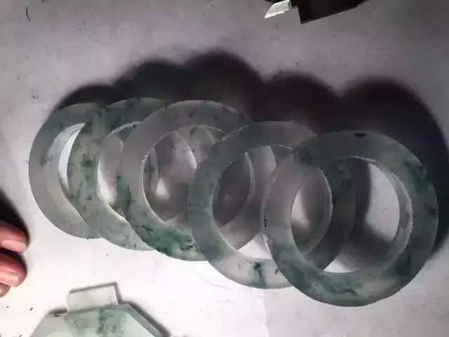 传世翡翠手镯图片,a货翡翠手镯-第16张图片-翡翠网 传世翡翠手镯图片,a货翡翠手镯-第16张图片-翡翠网