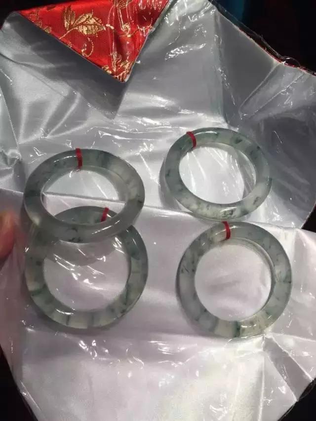 传世翡翠手镯图片,a货翡翠手镯-第17张图片-翡翠网 传世翡翠手镯图片,a货翡翠手镯-第17张图片-翡翠网