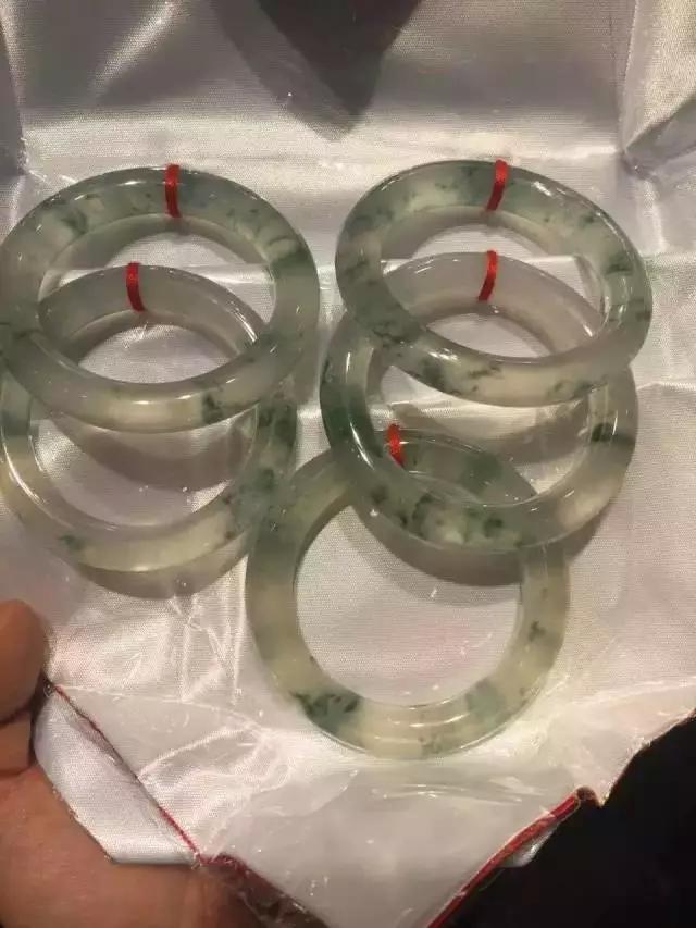 传世翡翠手镯图片,a货翡翠手镯-第19张图片-翡翠网 传世翡翠手镯图片,a货翡翠手镯-第19张图片-翡翠网