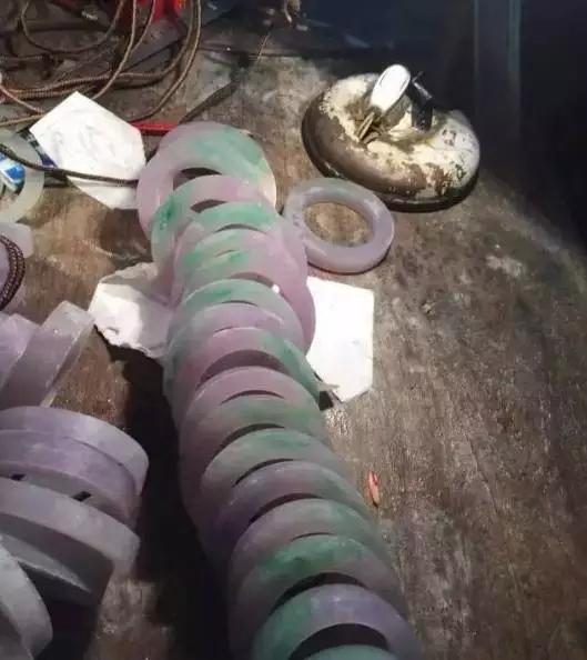 传世翡翠手镯图片,a货翡翠手镯-第21张图片-翡翠网 传世翡翠手镯图片,a货翡翠手镯-第21张图片-翡翠网