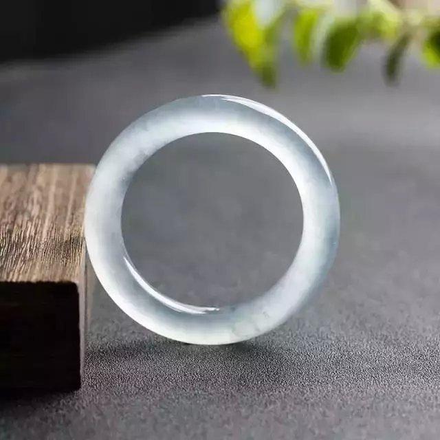 传世翡翠手镯图片,a货翡翠手镯-第28张图片-翡翠网 传世翡翠手镯图片,a货翡翠手镯-第28张图片-翡翠网