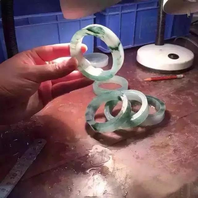 传世翡翠手镯图片,a货翡翠手镯-第52张图片-翡翠网 传世翡翠手镯图片,a货翡翠手镯-第52张图片-翡翠网