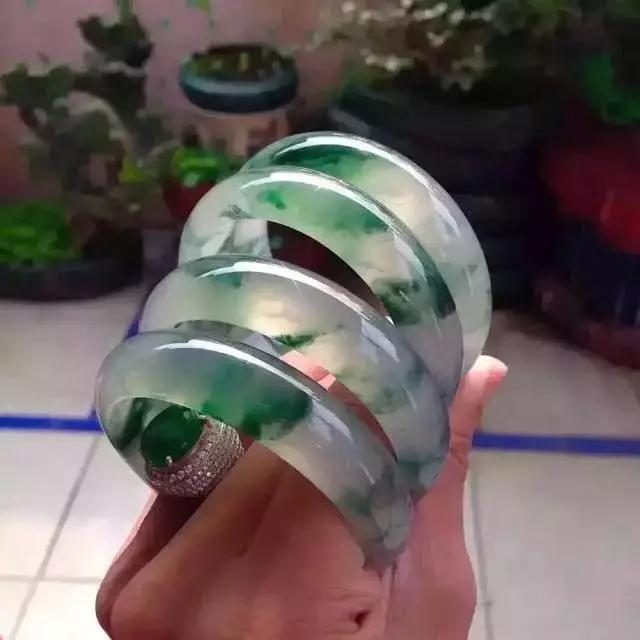 传世翡翠手镯图片,a货翡翠手镯-第53张图片-翡翠网 传世翡翠手镯图片,a货翡翠手镯-第53张图片-翡翠网