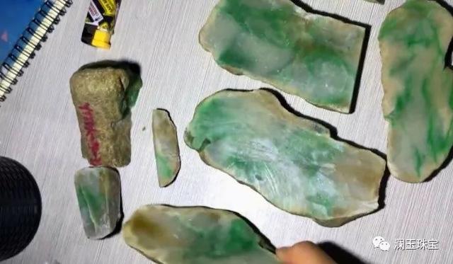 正阳绿翡翠值钱正阳绿翡翠原石-第3张图片-翡翠网 正阳绿翡翠值钱正阳绿翡翠原石-第3张图片-翡翠网