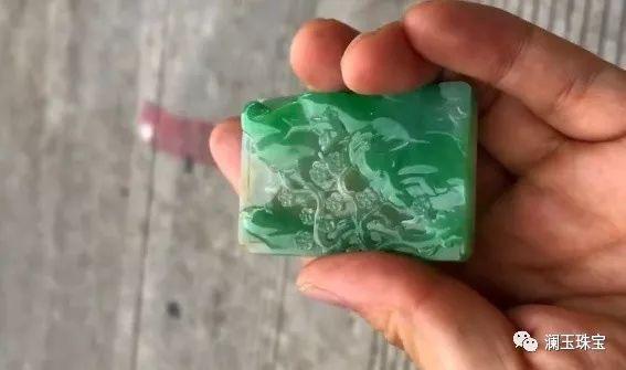 正阳绿翡翠值钱正阳绿翡翠原石-第7张图片-翡翠网 正阳绿翡翠值钱正阳绿翡翠原石-第7张图片-翡翠网