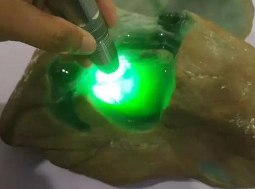 缅甸玉a货一般在多少钱缅甸翡翠的最新价格-第1张图片-翡翠网 缅甸玉a货一般在多少钱缅甸翡翠的最新价格-第1张图片-翡翠网