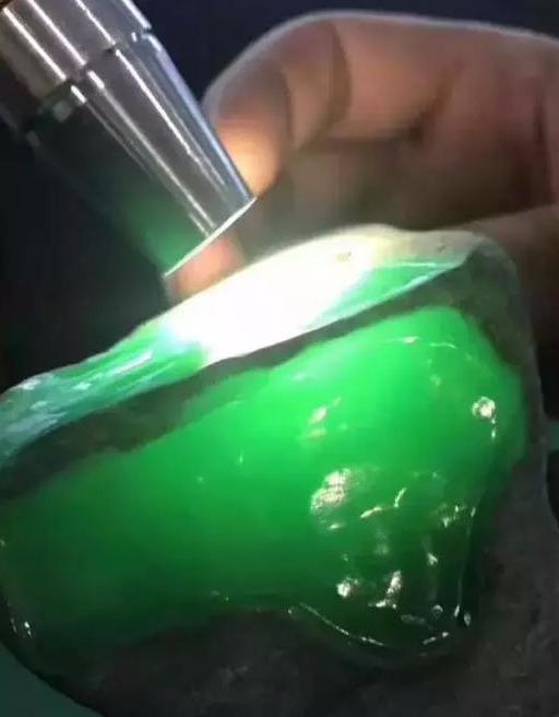 缅甸玉a货一般在多少钱缅甸翡翠的最新价格-第2张图片-翡翠网 缅甸玉a货一般在多少钱缅甸翡翠的最新价格-第2张图片-翡翠网