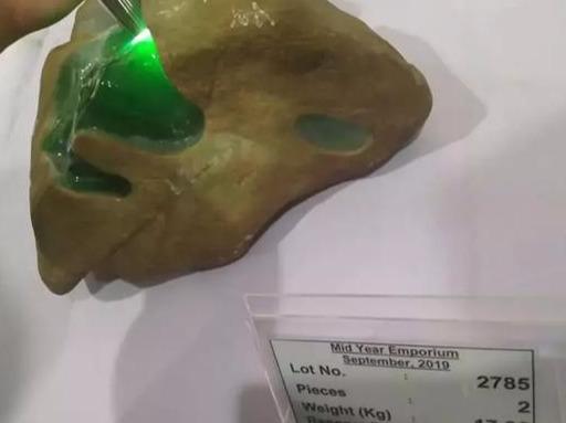 缅甸玉a货一般在多少钱缅甸翡翠的最新价格-第3张图片-翡翠网 缅甸玉a货一般在多少钱缅甸翡翠的最新价格-第3张图片-翡翠网