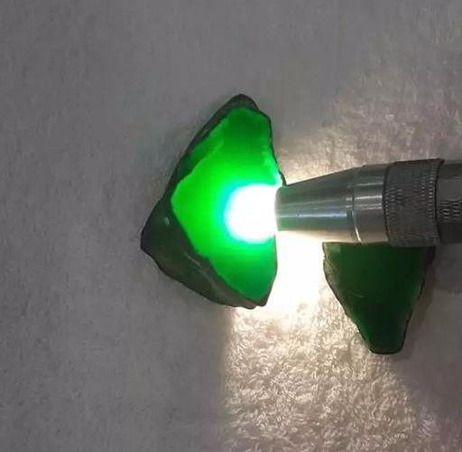 缅甸玉a货一般在多少钱缅甸翡翠的最新价格-第6张图片-翡翠网 缅甸玉a货一般在多少钱缅甸翡翠的最新价格-第6张图片-翡翠网