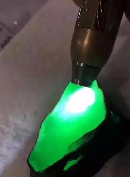 缅甸玉a货一般在多少钱缅甸翡翠的最新价格-第7张图片-翡翠网 缅甸玉a货一般在多少钱缅甸翡翠的最新价格-第7张图片-翡翠网