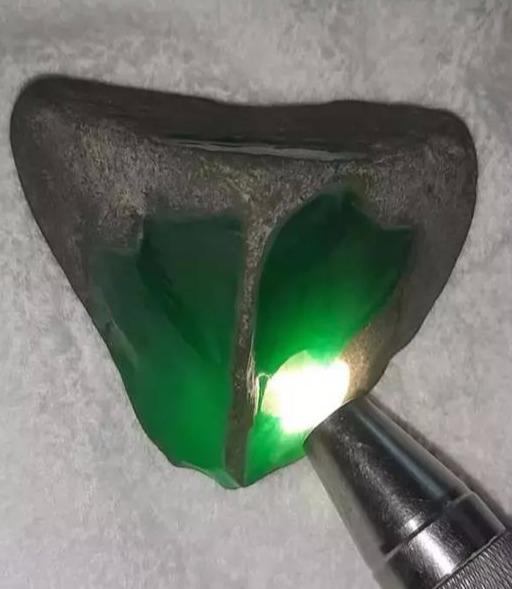 缅甸玉a货一般在多少钱缅甸翡翠的最新价格-第10张图片-翡翠网 缅甸玉a货一般在多少钱缅甸翡翠的最新价格-第10张图片-翡翠网