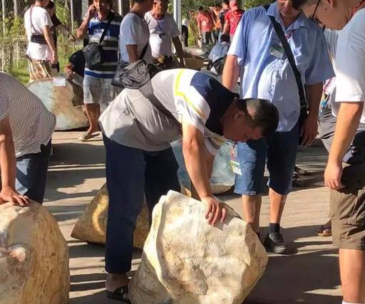 缅甸玉a货一般在多少钱缅甸翡翠的最新价格-第22张图片-翡翠网 缅甸玉a货一般在多少钱缅甸翡翠的最新价格-第22张图片-翡翠网