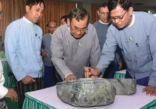 缅甸玉a货一般在多少钱缅甸翡翠的最新价格-第29张图片-翡翠网 缅甸玉a货一般在多少钱缅甸翡翠的最新价格-第29张图片-翡翠网