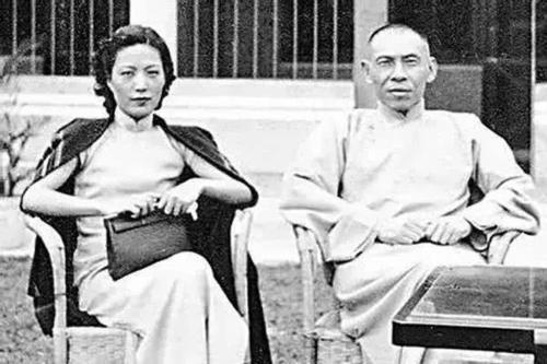 翡翠玉镯越带越多棉絮,带棉的翡翠手镯图片-第5张图片-翡翠网 翡翠玉镯越带越多棉絮,带棉的翡翠手镯图片-第5张图片-翡翠网