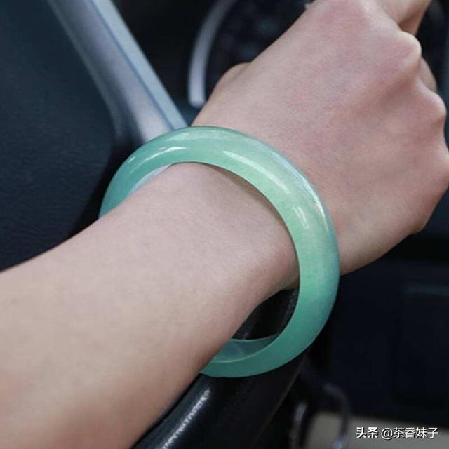 保护翡翠手镯不磕碰翡翠怕撞击吗-第2张图片-翡翠网 保护翡翠手镯不磕碰翡翠怕撞击吗-第2张图片-翡翠网