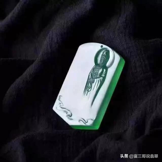 切翡翠原石高品质,翡翠原石的价位-第7张图片-翡翠网 切翡翠原石高品质,翡翠原石的价位-第7张图片-翡翠网