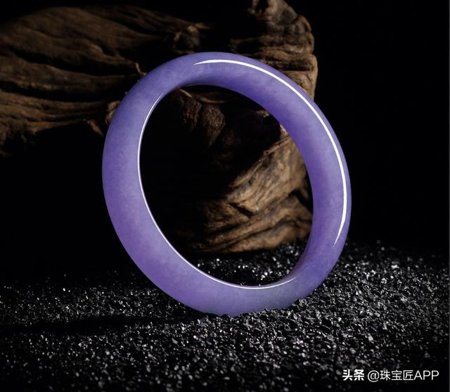 冰种翡翠手镯,各种翡翠手镯价格表-第27张图片-翡翠网 冰种翡翠手镯,各种翡翠手镯价格表-第27张图片-翡翠网