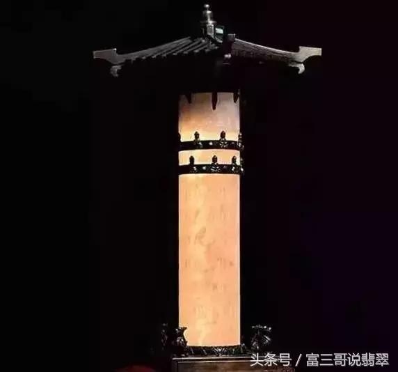 翡翠原石技巧,翡翠原石照明-第3张图片-翡翠网 翡翠原石技巧,翡翠原石照明-第3张图片-翡翠网