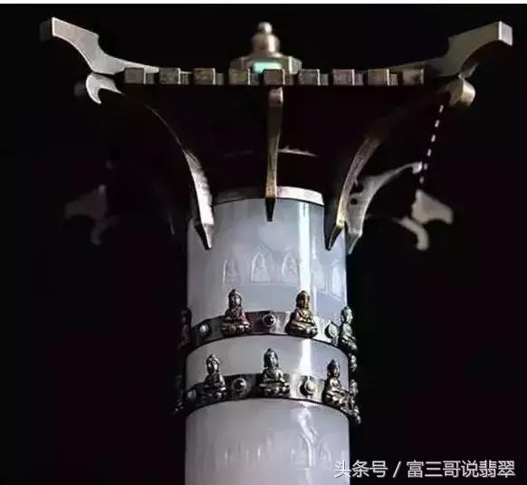 翡翠原石技巧,翡翠原石照明-第5张图片-翡翠网 翡翠原石技巧,翡翠原石照明-第5张图片-翡翠网