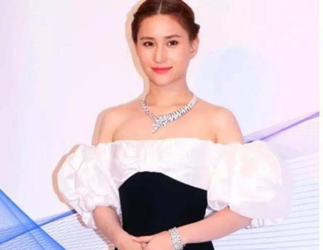 翡翠手镯的美女图片美女佩戴翡翠图片大全-第5张图片-翡翠网