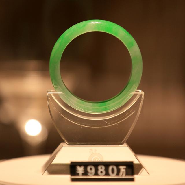 玉手镯的介绍话术,翡翠的专业知识和话术-第1张图片-翡翠网 玉手镯的介绍话术,翡翠的专业知识和话术-第1张图片-翡翠网