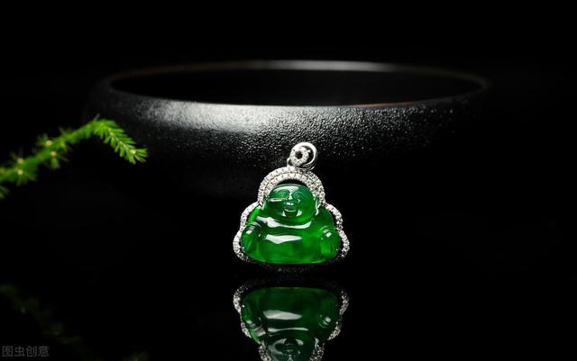 玉手镯的介绍话术,翡翠的专业知识和话术-第3张图片-翡翠网 玉手镯的介绍话术,翡翠的专业知识和话术-第3张图片-翡翠网